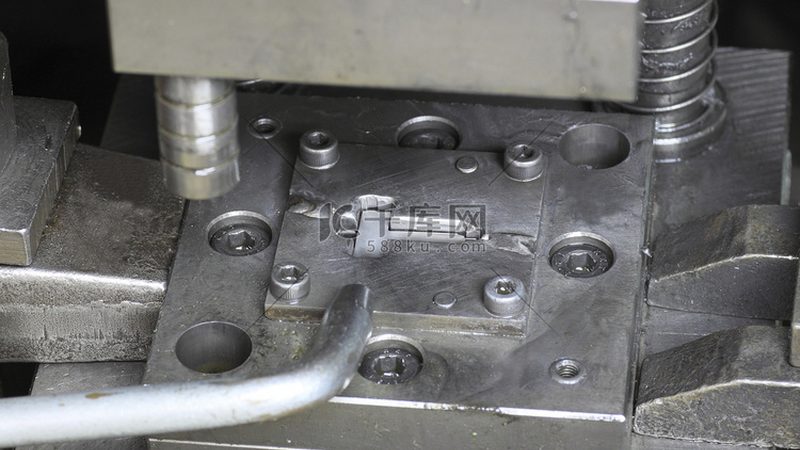 吹塑模具设计入门：新手必知的五大要点**