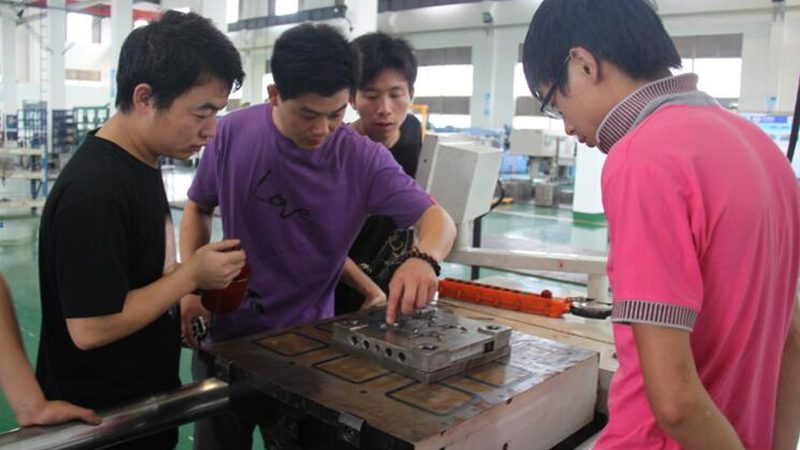 医疗注塑模具加工，关键在于精度与可靠性**