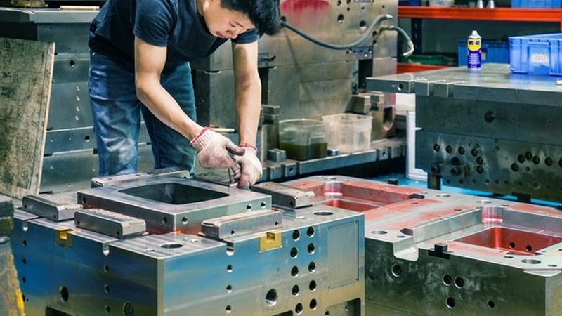 高速冲压端子级进模定制：揭秘其核心工艺与选型要点